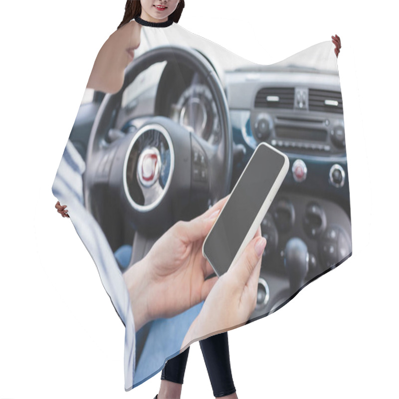 Personality  Cropped View Of Driver Holding Smartphone In Blurred Auto  Hair Cutting Cape