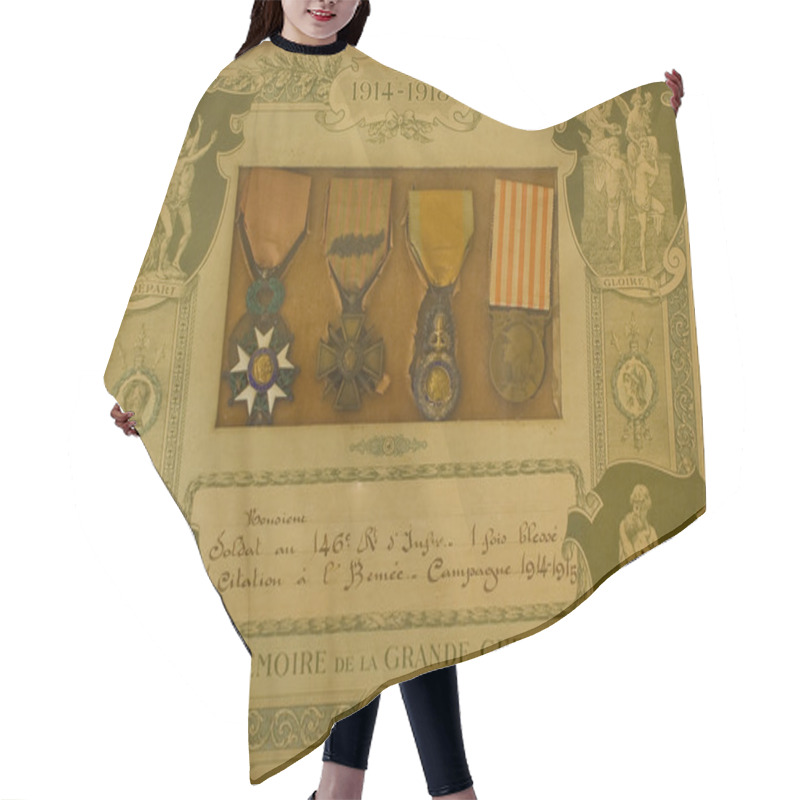 Personality  French Ww 1 Medals Hair Cutting Cape