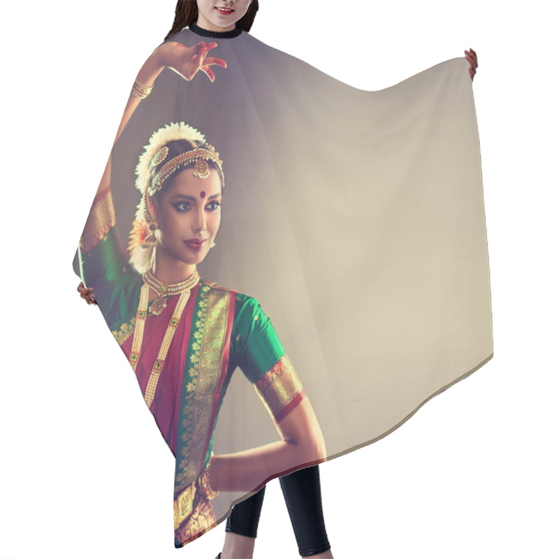 Personality  Beautiful Indian Girl Dancer  Hair Cutting Cape