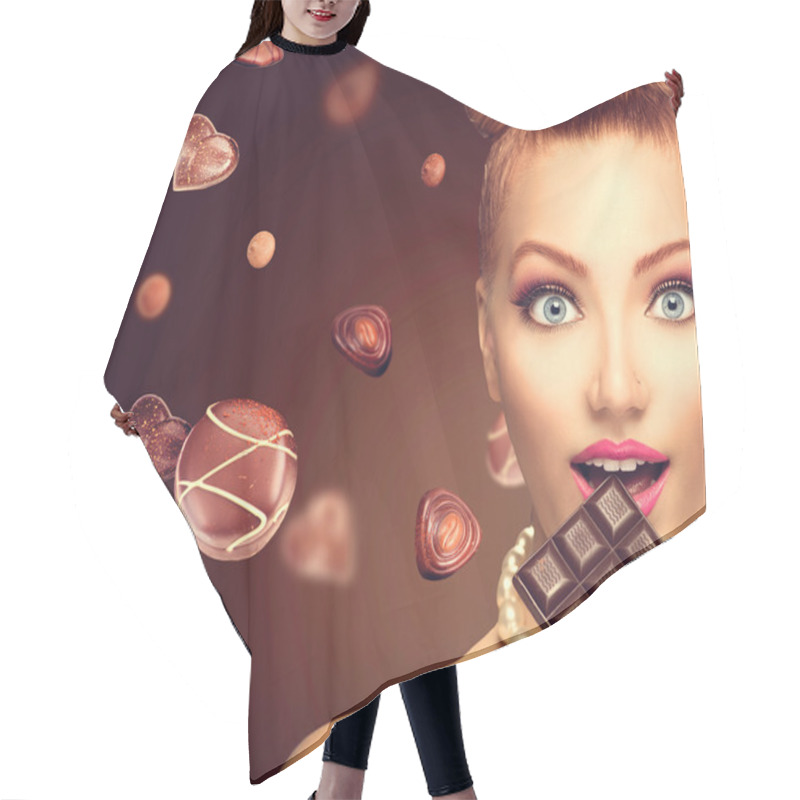 Personality  Beauty  Girl Eating Chocolate Hair Cutting Cape