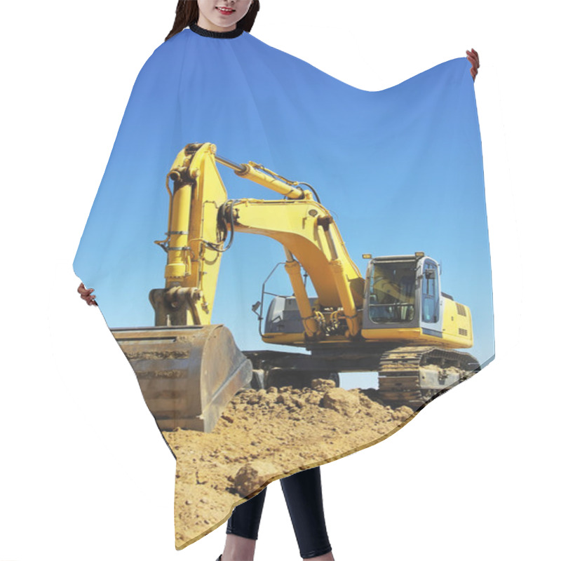 Personality  Yellow Excavator On A Working Platform Hair Cutting Cape