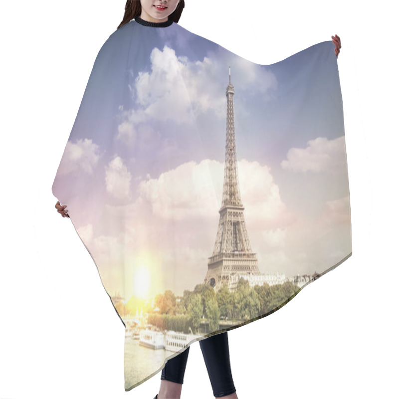 Personality  Eiffel Tower Sunset. Hair Cutting Cape