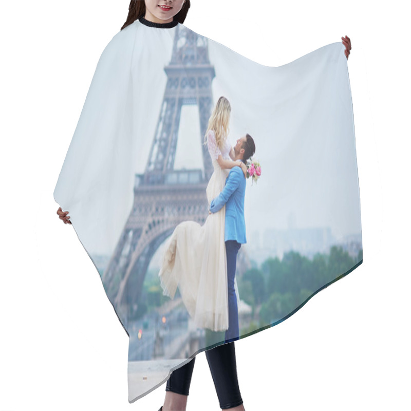 Personality  Just Married Couple In Paris, France Hair Cutting Cape