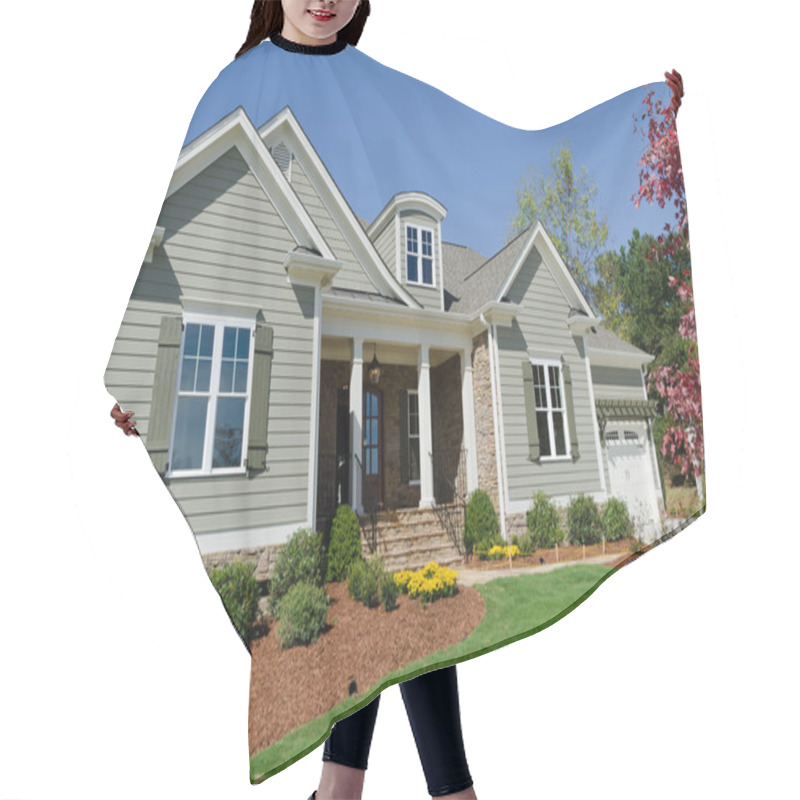 Personality  Suburban House Exterior Hair Cutting Cape