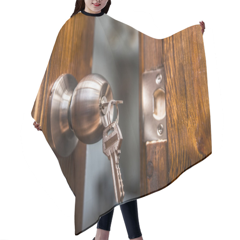 Personality  Opened   Wooden Door Hair Cutting Cape