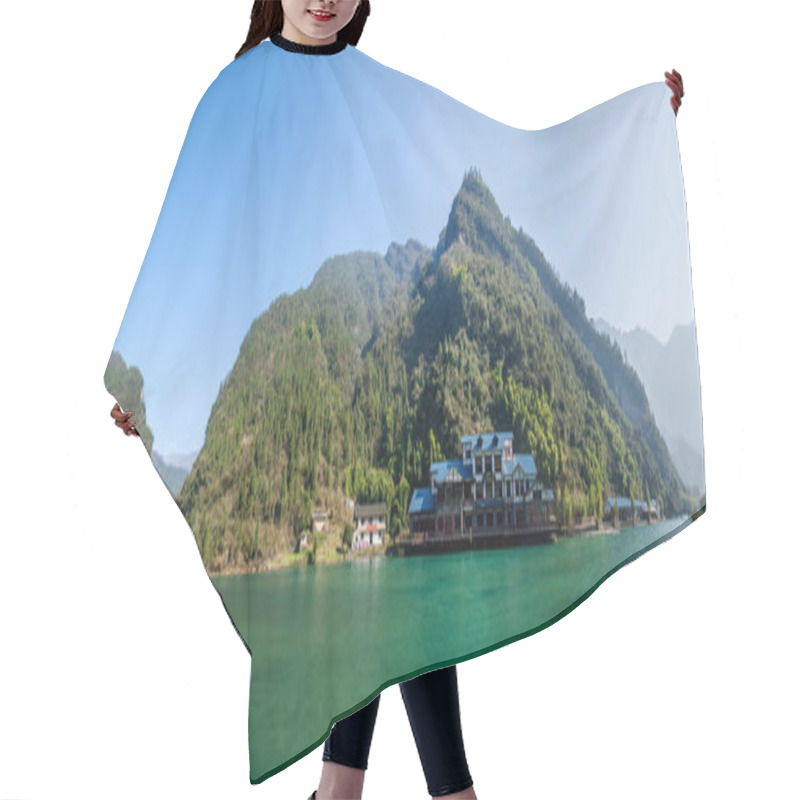 Personality  Hubei Zigui Three Gorges Bamboo Sea Water Lake Hair Cutting Cape