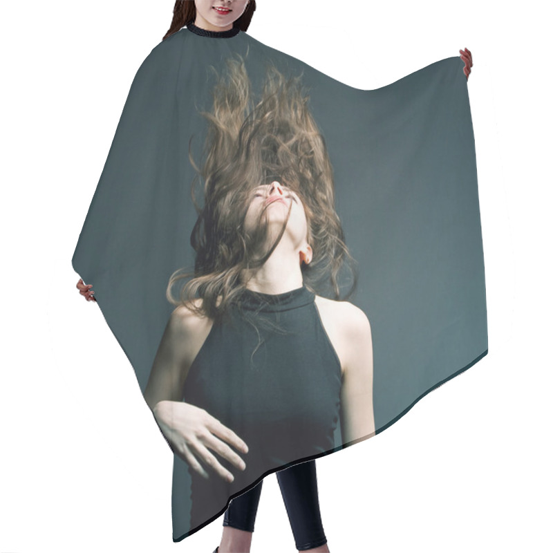 Personality  Girl Has Waved Hair Hair Cutting Cape