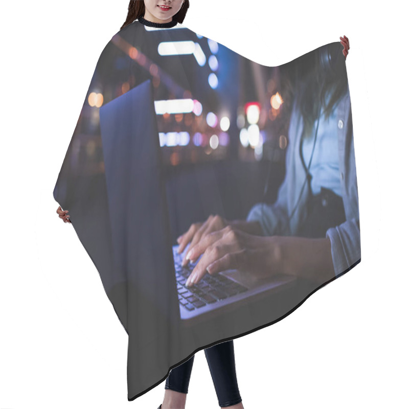 Personality  Cropped Shot Of Woman With Headphones Typing On Laptop On City Street At Night Hair Cutting Cape