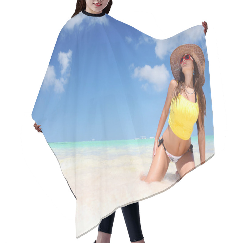 Personality  Young Woman Relaxing On Beach And Enjoying The Nice Weather Hair Cutting Cape