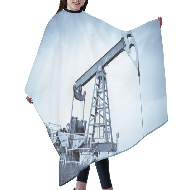 Personality  An Oil Pump Jack Hair Cutting Cape