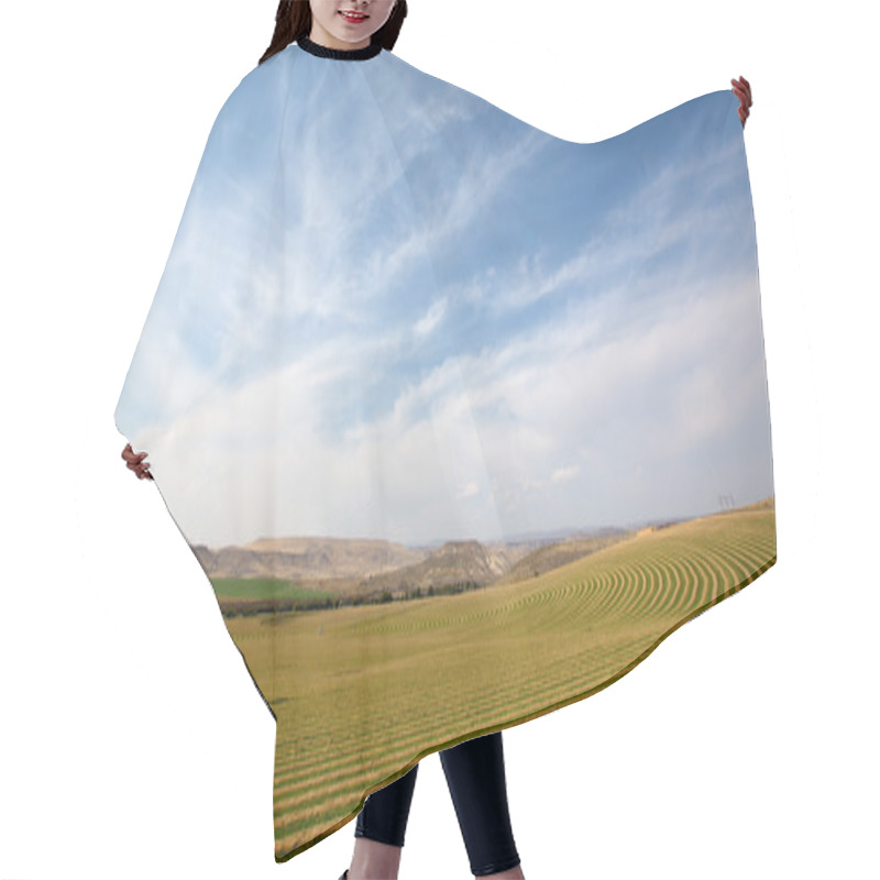 Personality  Center Pivot Farm Hair Cutting Cape