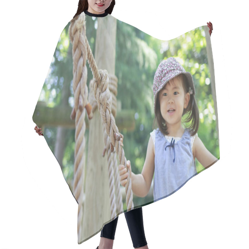 Personality  Japanese Girl Playing With Rope Walking (2 Years Old) Hair Cutting Cape