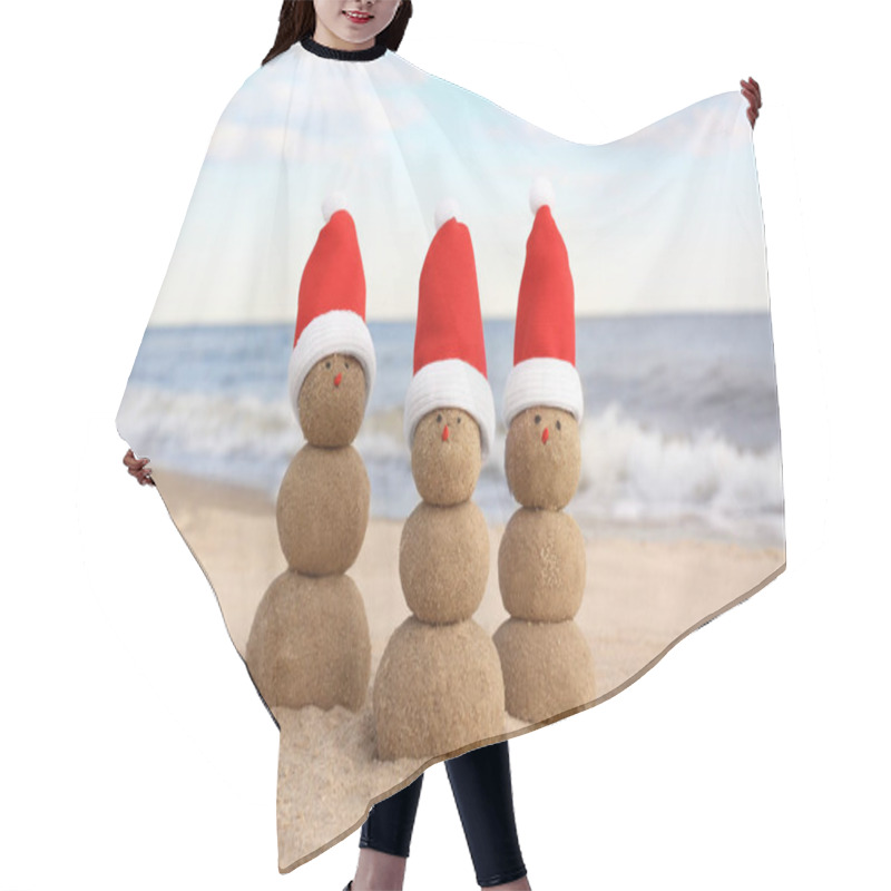 Personality  Snowmen Made Of Sand With Santa Hats On Beach Near Sea. Christmas Vacation Hair Cutting Cape