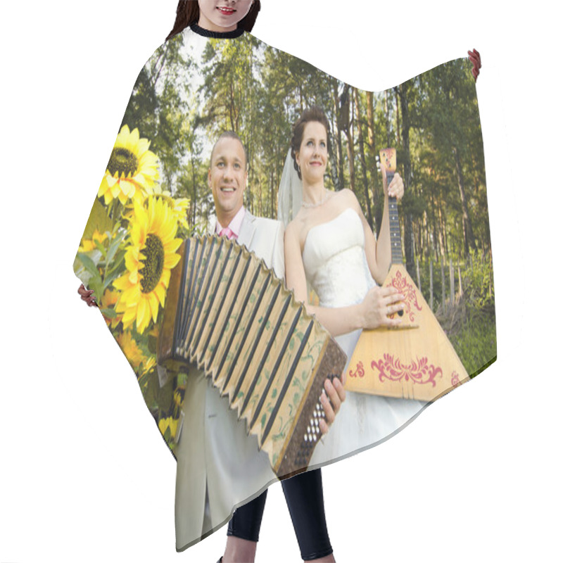 Personality  Fiancee Blow The Balalaika,  Bridegroom Play On Accordion Hair Cutting Cape