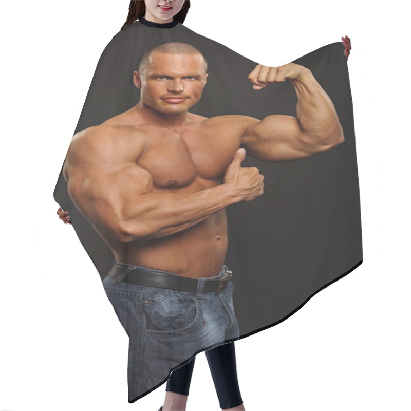 Personality  Muscular Man Shows His Big Arms Hair Cutting Cape