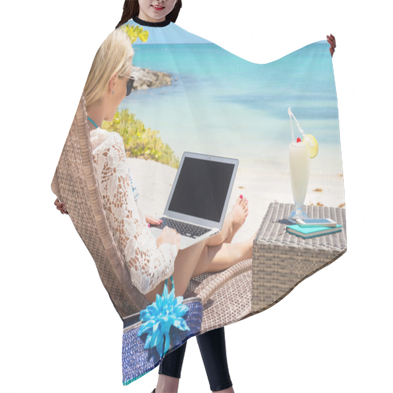 Personality  Business Woman Working With Computer On The Beach Hair Cutting Cape