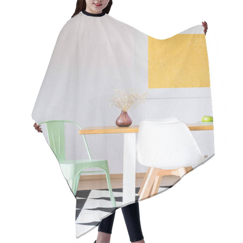 Personality  Flower Standing On A Table Hair Cutting Cape