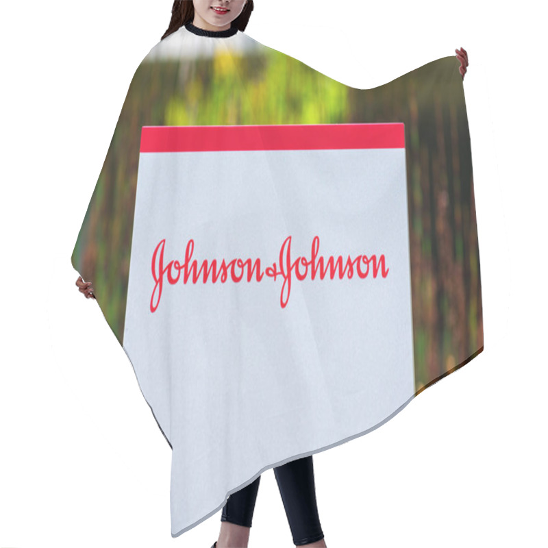 Personality  Johnson And Johnson Sign, Logo At An American Multinational Corporation Office. The Company Develops Medical Devices, Pharmaceuticals, And Consumer Packaged Goods. - San Jose, California, USA - 2021 Hair Cutting Cape