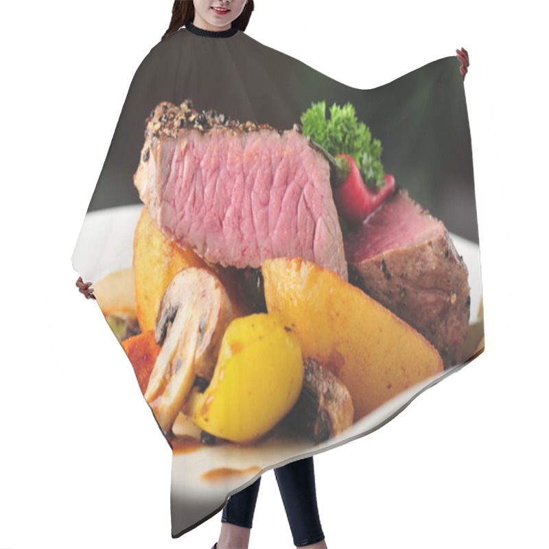 Personality  Juicy Steak With Baked  Vegetables Hair Cutting Cape