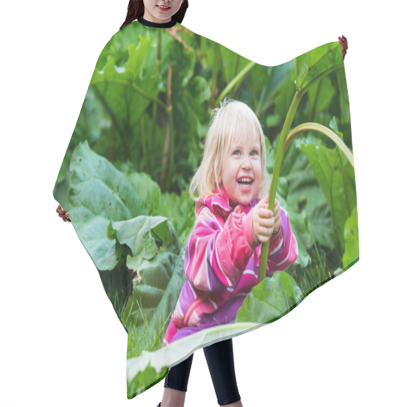 Personality  Little Girl And Rhubarb Hair Cutting Cape