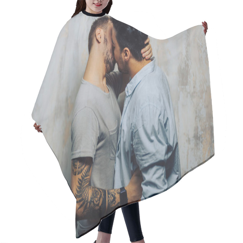 Personality  Cay Couple Enjoy Togetherness Indoors, Kiss Each Other Hair Cutting Cape