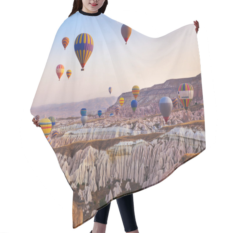 Personality  Hot Air Balloon Flying Over Cappadocia Turkey Hair Cutting Cape