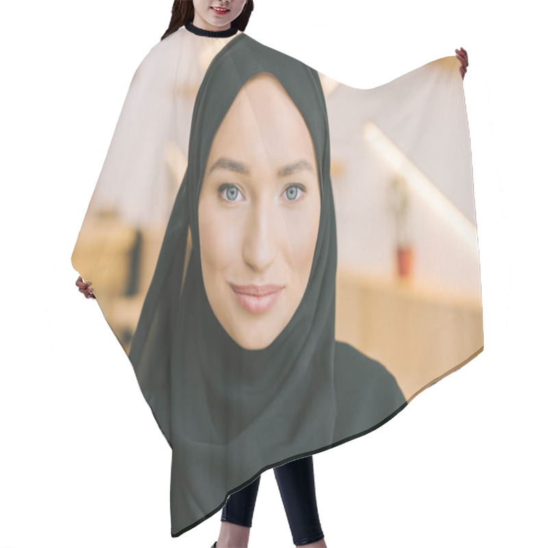 Personality  Muslim Woman In Hijab Hair Cutting Cape