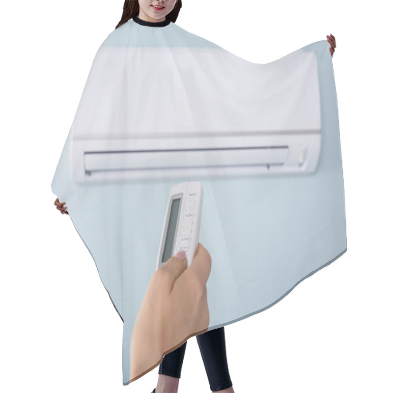 Personality  Woman Operating Air Conditioner Hair Cutting Cape