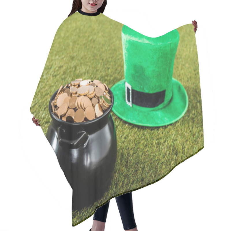 Personality  Green Hat And Pot Of Gold On Grass For St Patricks Day Hair Cutting Cape