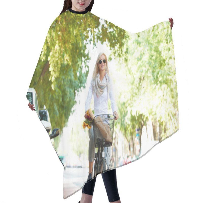 Personality  G Woman On The Street Cycling Bike Hair Cutting Cape