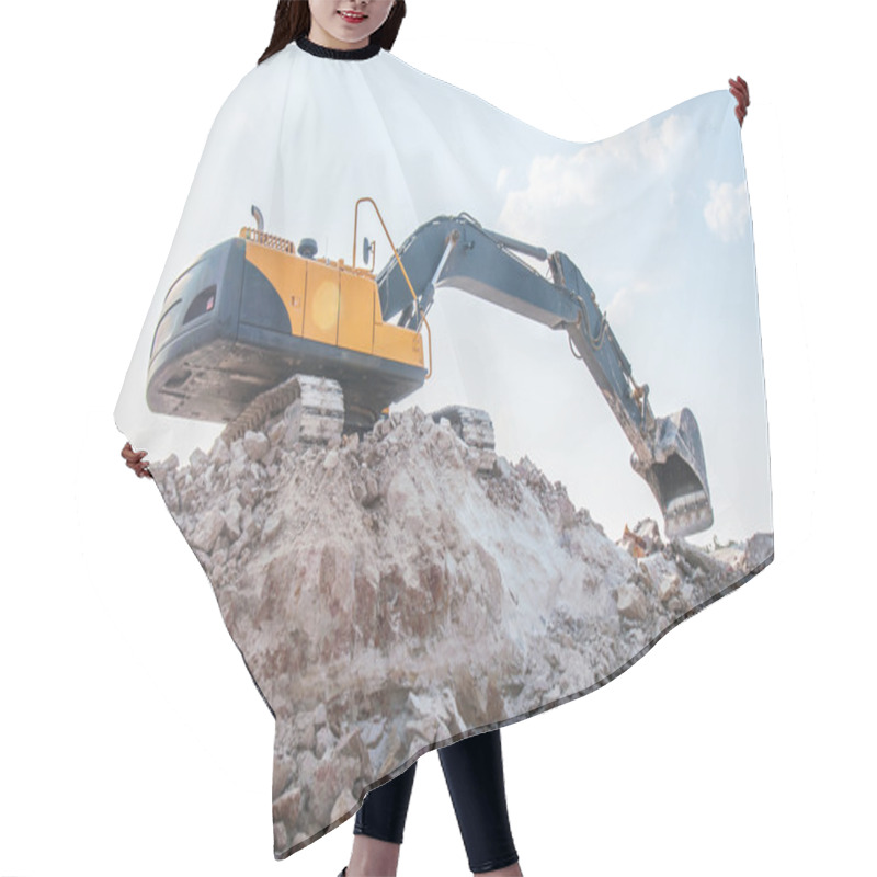 Personality  Loader Excavator Standing In Sandpit Hair Cutting Cape