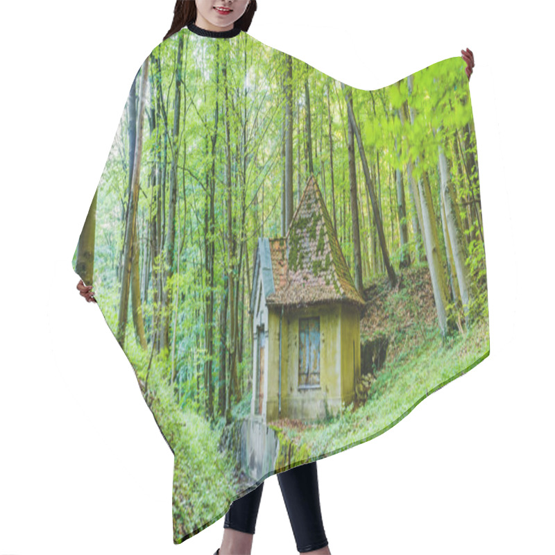 Personality  Magical Water House Hair Cutting Cape