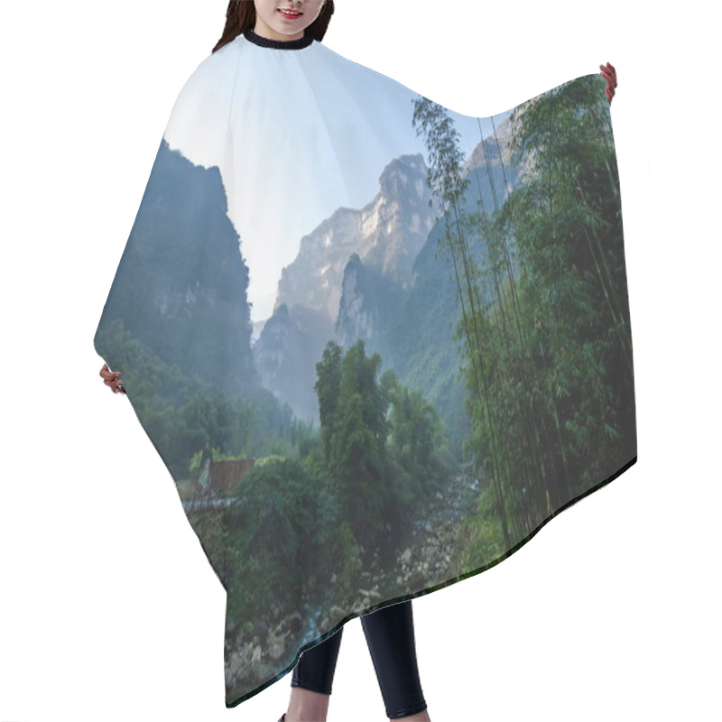 Personality  Hubei Zigui Three Gorges Bamboo Sea Tianshui Gap Hair Cutting Cape