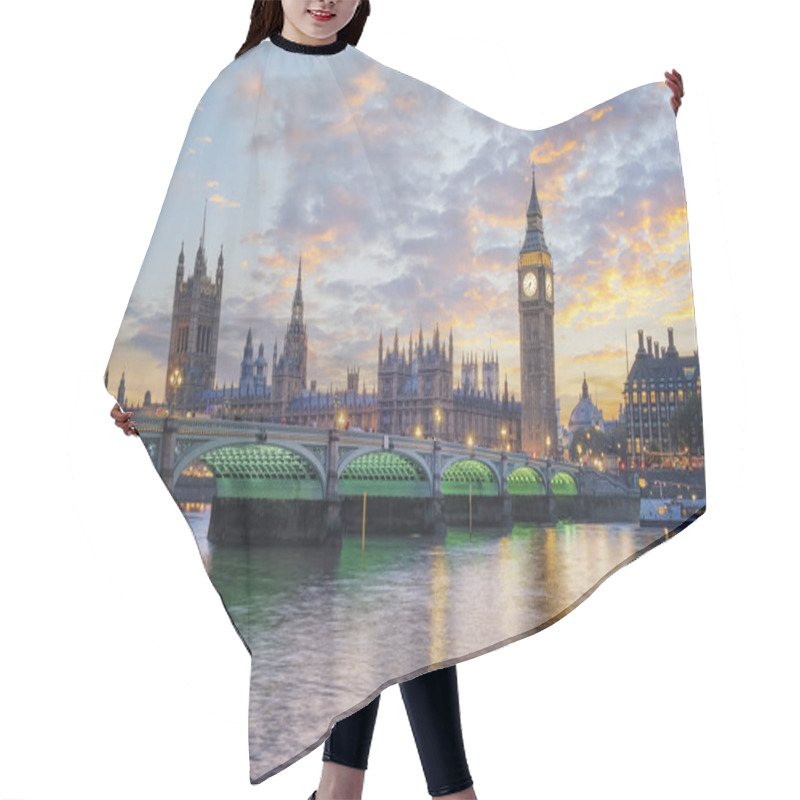 Personality  The Palace Of Westminster In London City, United Kingdom Hair Cutting Cape