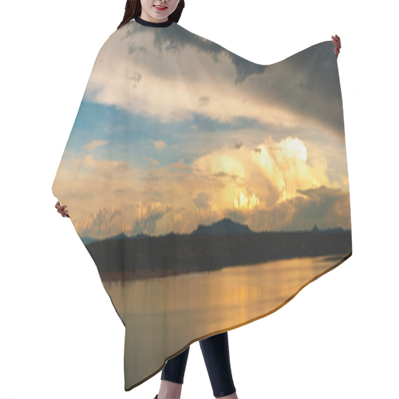 Personality  Nile River Hair Cutting Cape