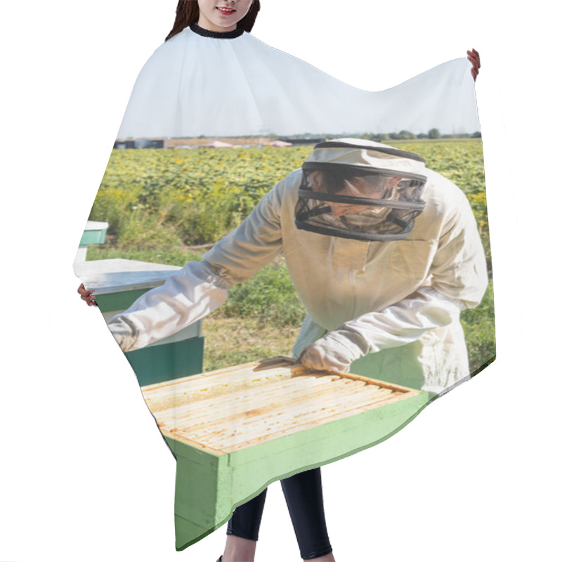 Personality  Beekeeper In Protective Equipment Extractive Honeycomb Frame From Beehive Hair Cutting Cape