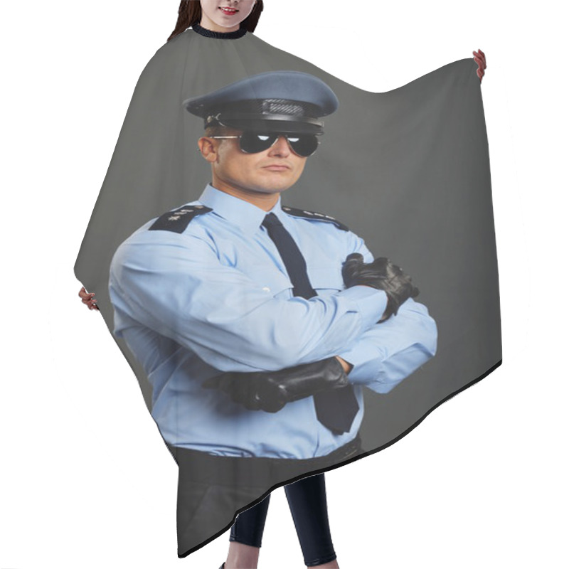 Personality  Policeman With Folded Hands Hair Cutting Cape