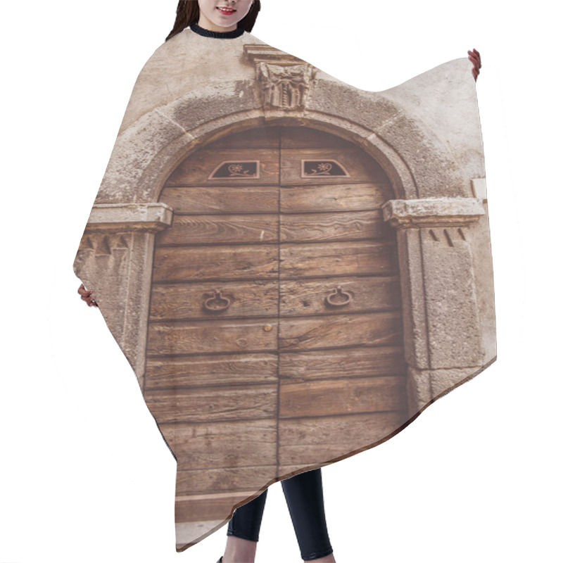 Personality  Wooden Doors Hair Cutting Cape