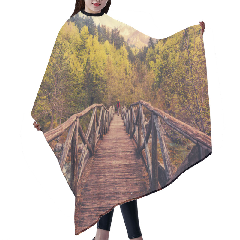 Personality  Small Wooden Bridge Hair Cutting Cape