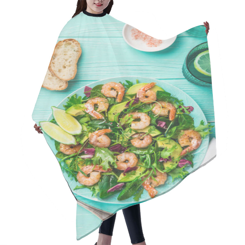 Personality  Fresh Healthy Avocado And Shrimps Salad. Top View Hair Cutting Cape