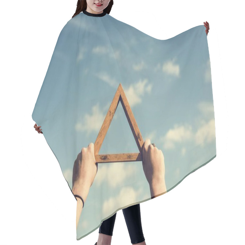 Personality  Hands Holding Triangle Hair Cutting Cape