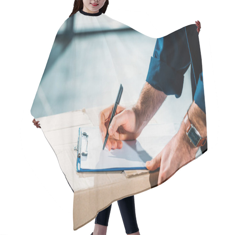 Personality  Courier Filling Cargo Declaration On Cardboard Package Hair Cutting Cape