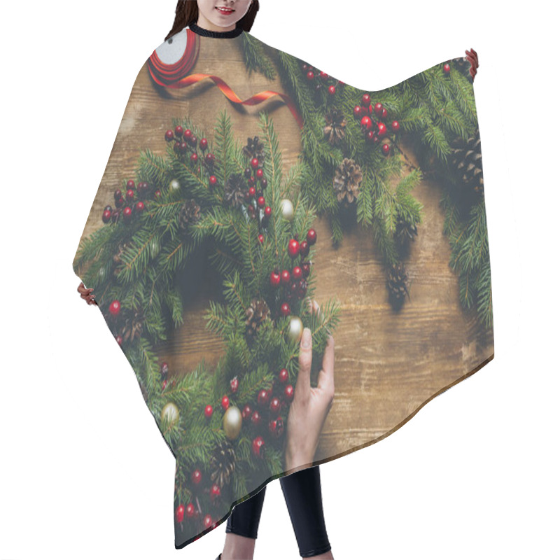 Personality  Hands Holding Christmas Wreath  Hair Cutting Cape