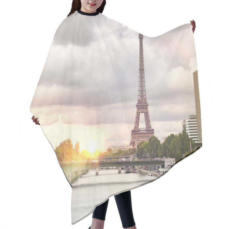 Personality  Eiffel Tower Sunset. Hair Cutting Cape