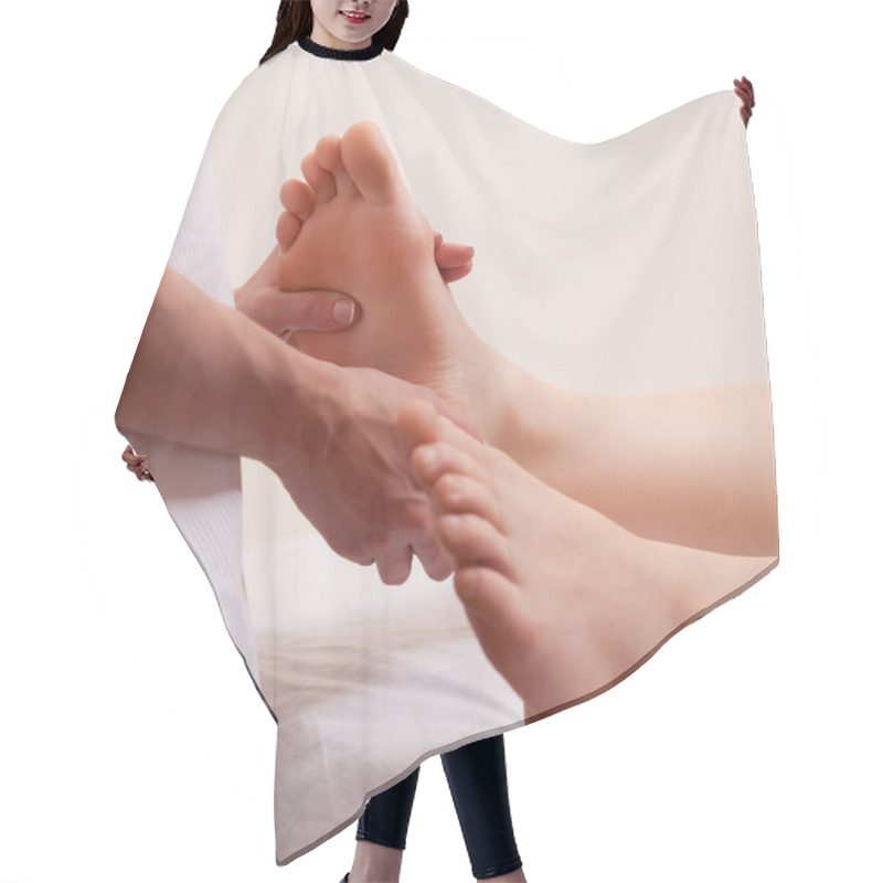 Personality  Foot Massage Detail Hair Cutting Cape