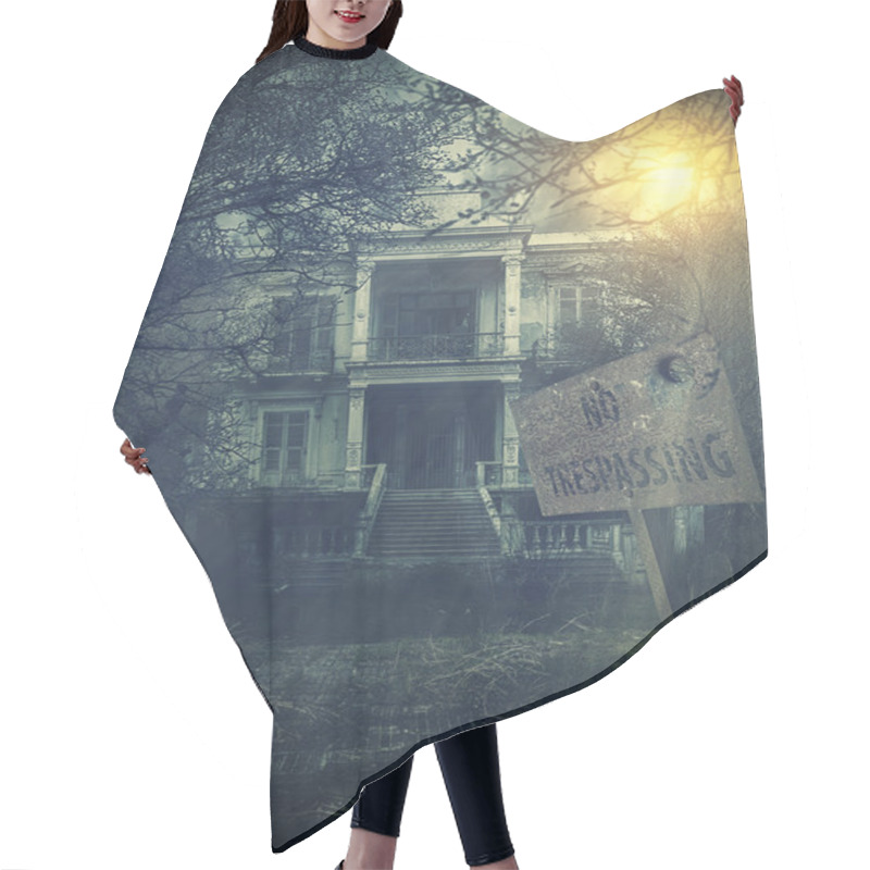 Personality  Old Abandoned  Scary Haunted House Hair Cutting Cape