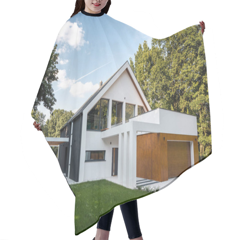 Personality  Modern House With Garage Hair Cutting Cape