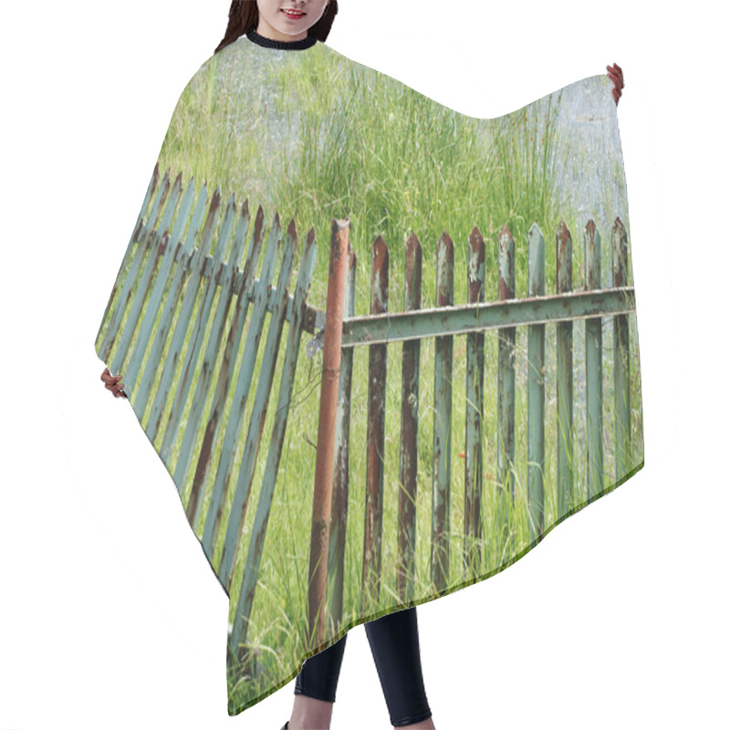 Personality  Rotten Fence Hair Cutting Cape