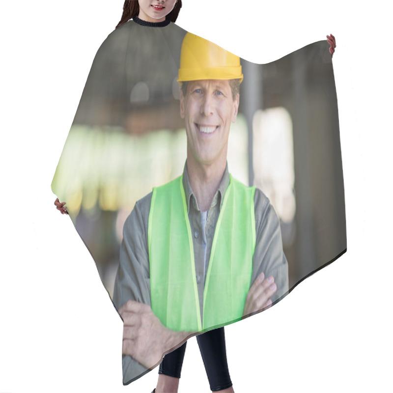 Personality  Mature Builder In Hard Hat Hair Cutting Cape