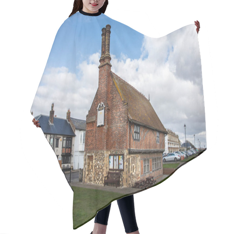 Personality  The Timber Framed Tudor Moot Hall Or Town Hall In Aldeburgh, Suffolk, UK On 6 March 2020 Hair Cutting Cape